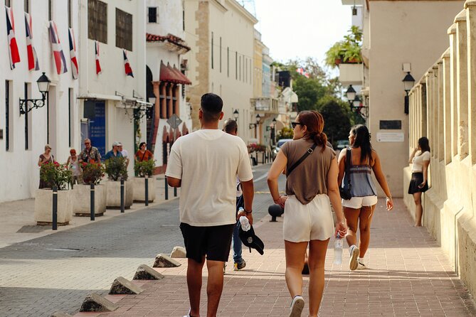 Santo Domingo Small Group Walking Tour: Beer and Specialty Coffee - What the guides add to the walk