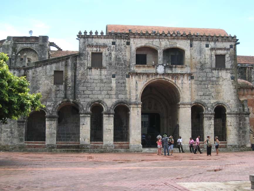 Santo Domingo Tour with caves from Punta Cana - The guide makes the schedule work