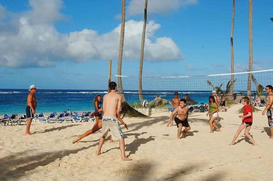 Saona Island: Catamaran/Speedboat Tour to a Dream Beach - The natural pool and giant starfish
