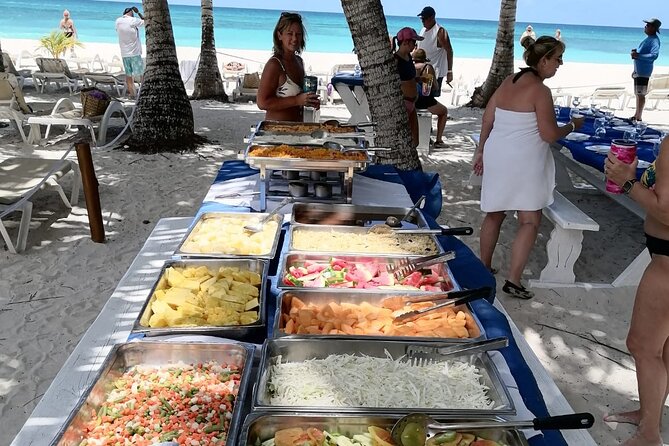 Saona Island: Full-day Catamaran Tour - Small Group - Catuano snorkeling with Quetzal