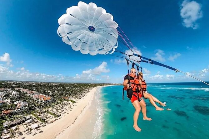 Tours Parasailing Punta Cana - A small group changes the feel