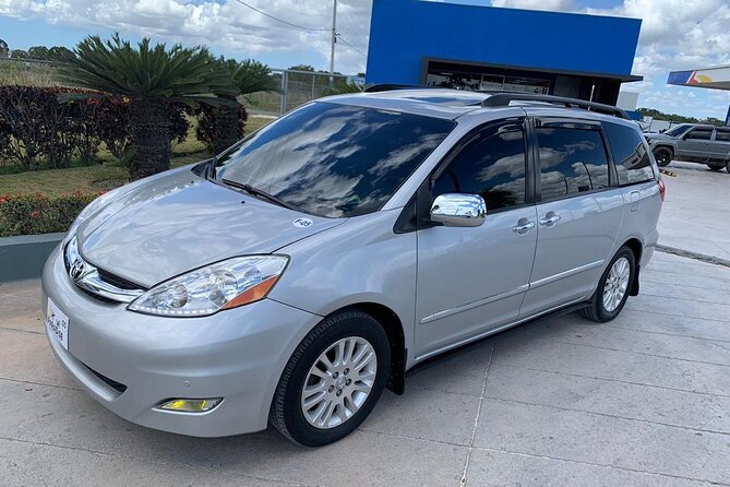 Traslados Aeroepuerto/Hoteles en Punta Cana y Bavaro - Finding your driver after landing