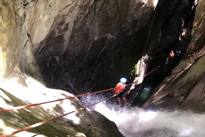Trekking/rappelling waterfalls in Dominican Republic - Hiking to La Culebra waterfall