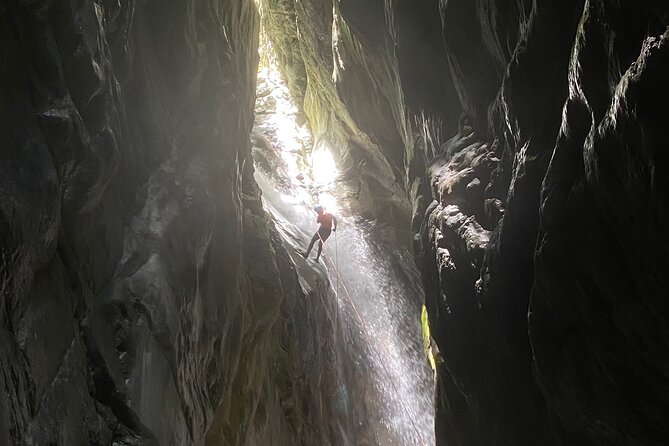 Trekking/rappelling waterfalls in Dominican Republic - The main challenge at Tabernacle Thundering Waterfall