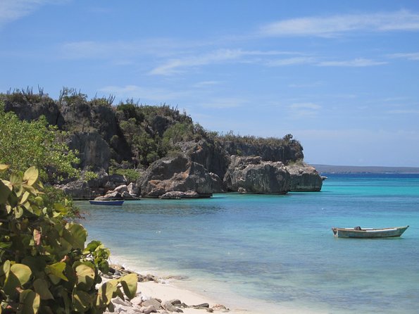 Untouched Paradise – Bahía de Las Águilas - What the included lunch and drinks mean