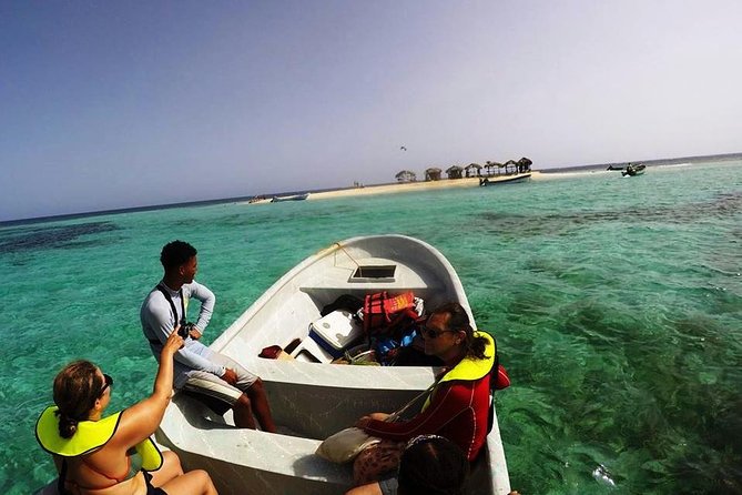 VIP tour to Paradise Island & The Mangroves - Snorkeling before the regular boats arrive